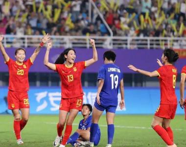女足选手在足球比赛中彰显实力与技巧的简单介绍
