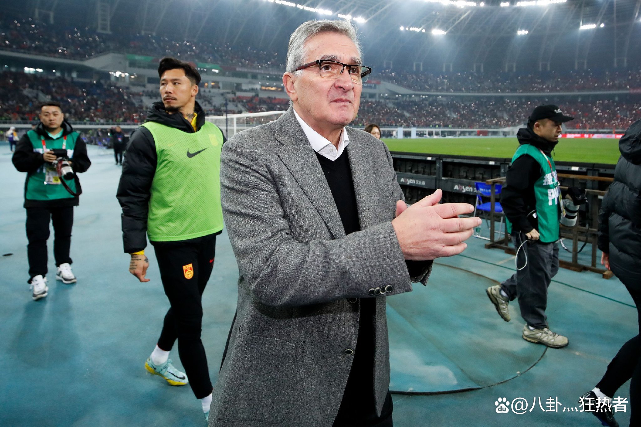 紧张备战！球队教练组全力打造扎实战术体系的简单介绍